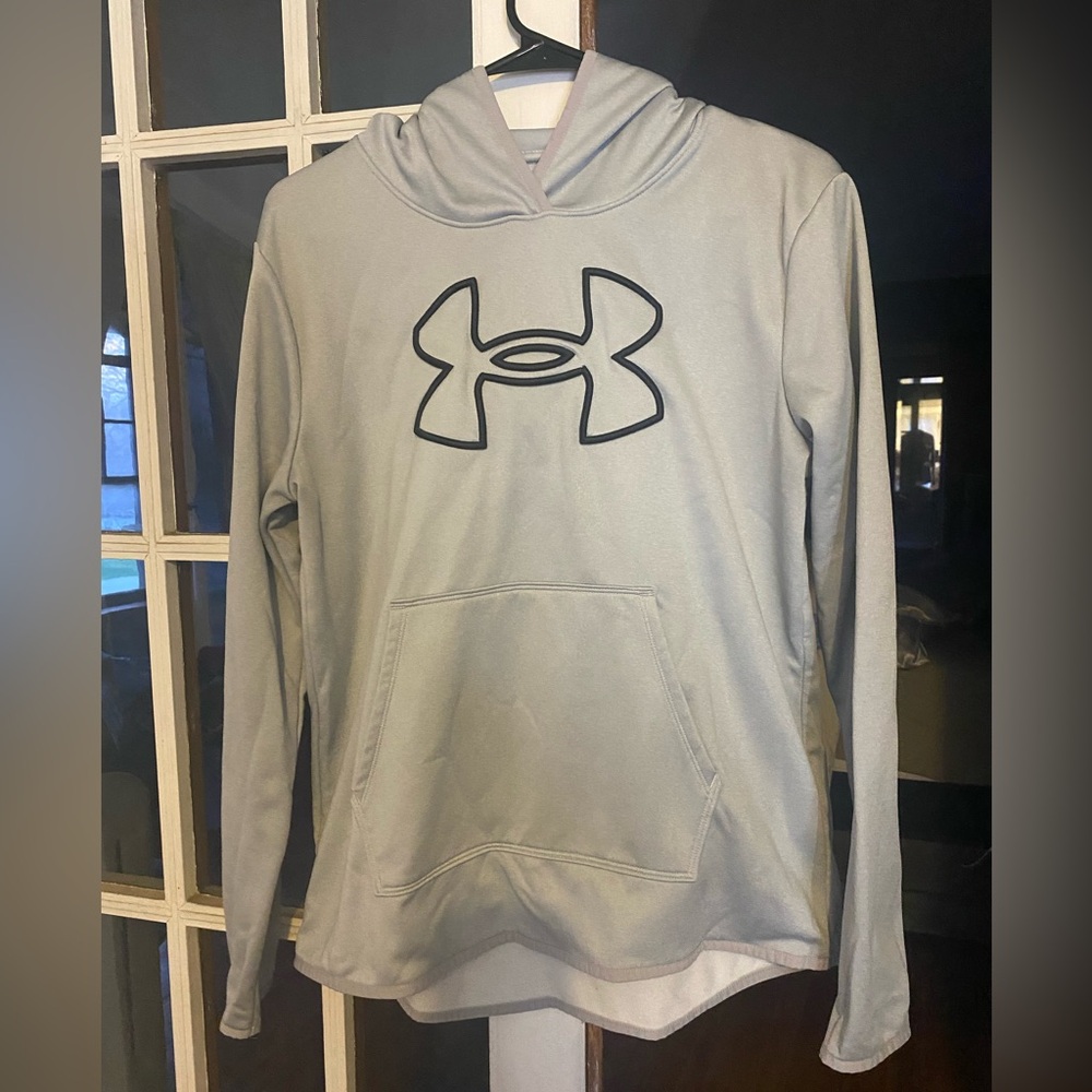 Under armour size medium.